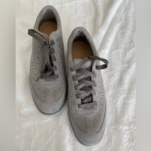 Women’s UGG VICTORIA sneakers in Gray- Size 10